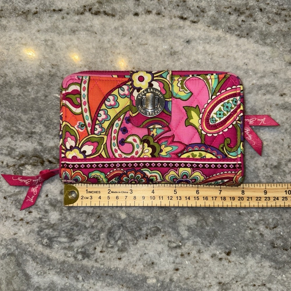 Vera Bradley Wallet Quilted Paisley Floral Bright 8x5x2 Zipper Turn Lock